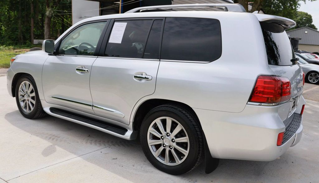 2011 Lexus LX 570 photo 4