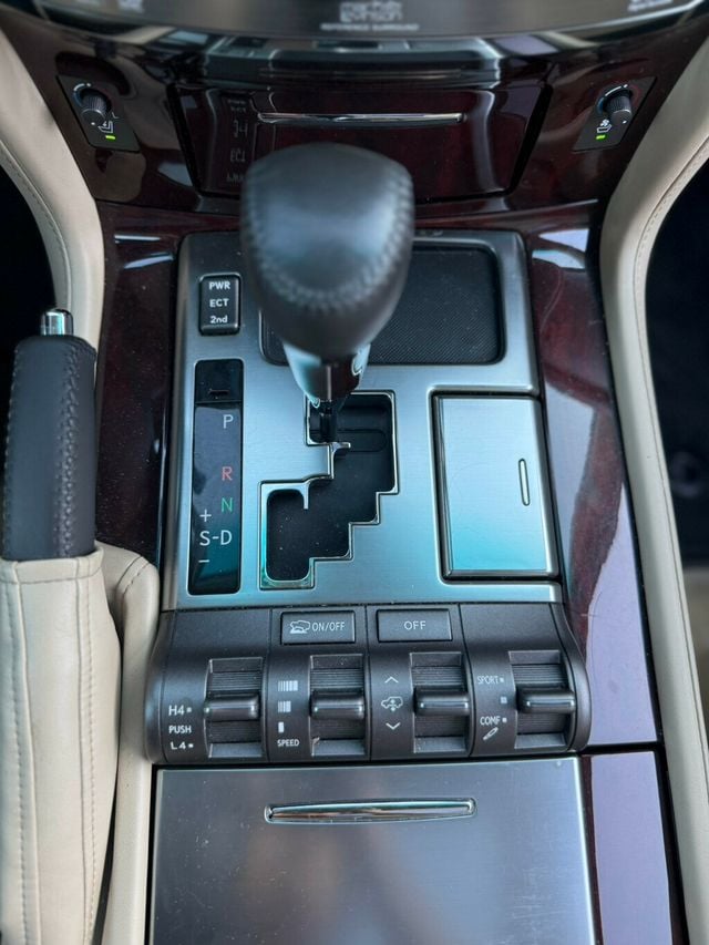 2011 Lexus LX 570  - 22985268 - 17