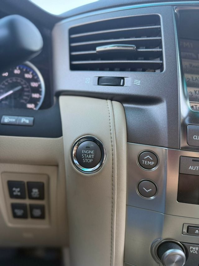 2011 Lexus LX 570  - 22985268 - 18