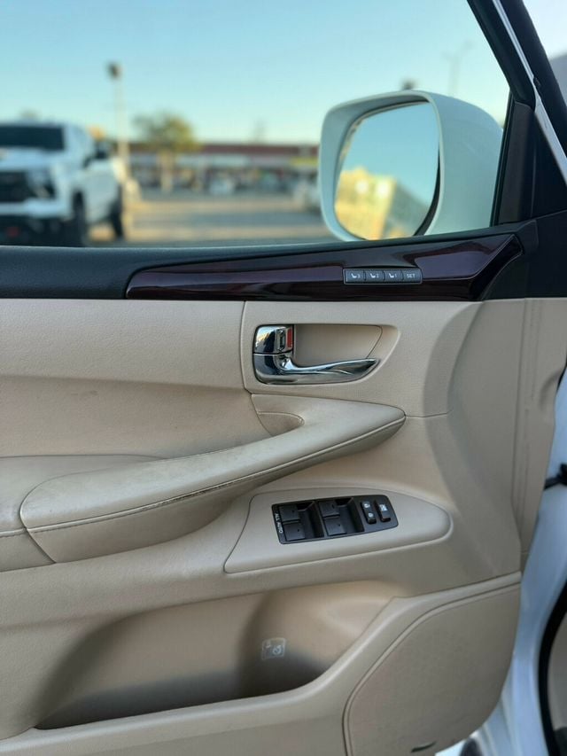 2011 Lexus LX 570  - 22985268 - 21