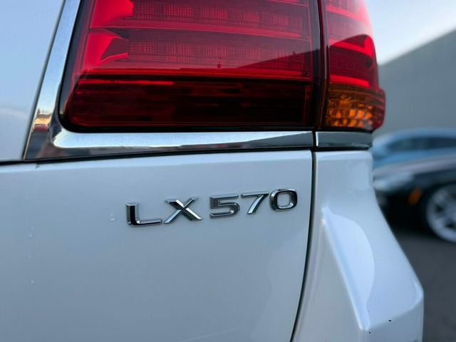 2011 Lexus LX 570  - 22985268 - 28