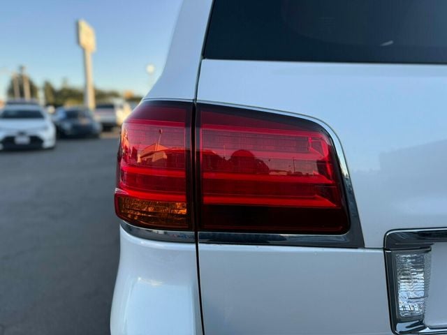 2011 Lexus LX 570  - 22985268 - 30