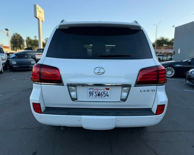 2011 Lexus LX 570  - 22985268 - 4