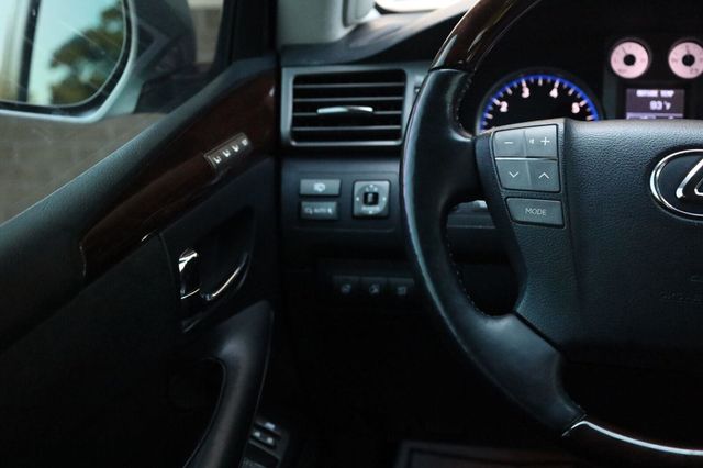 2011 Lexus LX 570  - 23096806 - 32