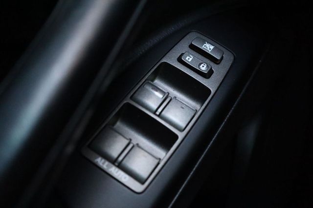 2011 Lexus LX 570  - 23096806 - 42
