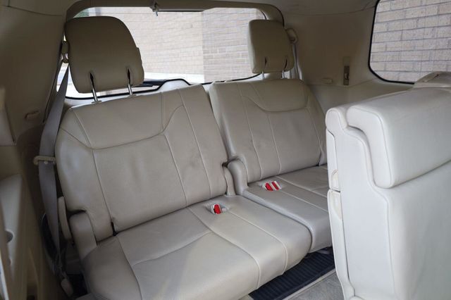 2011 Lexus LX 570  - 23101482 - 26