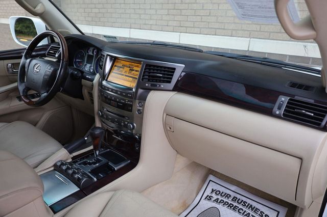 2011 Lexus LX 570  - 23101482 - 32