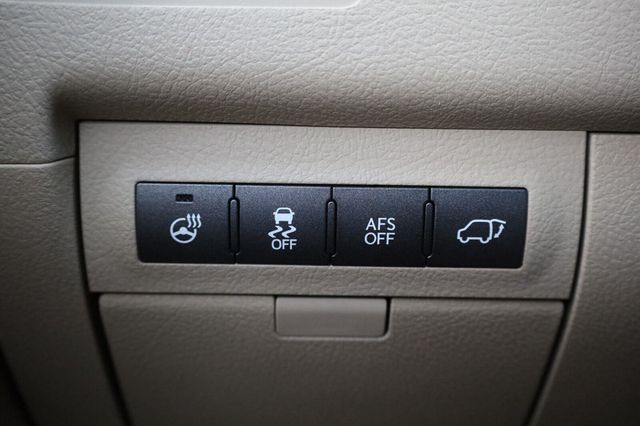 2011 Lexus LX 570  - 23101482 - 41