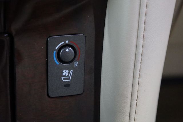 2011 Lexus LX 570  - 23101482 - 42