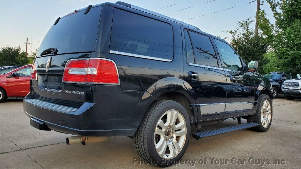 2011 Lincoln Navigator 4WD 4dr - 22838597 - 17