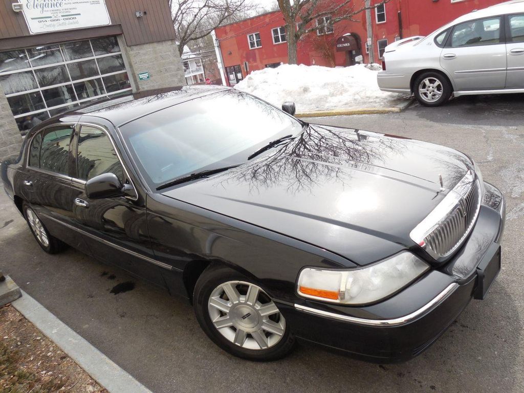 2011 LINCOLN Town Car 4dr Sedan Signature L Sedan for Sale Pound Ridge
