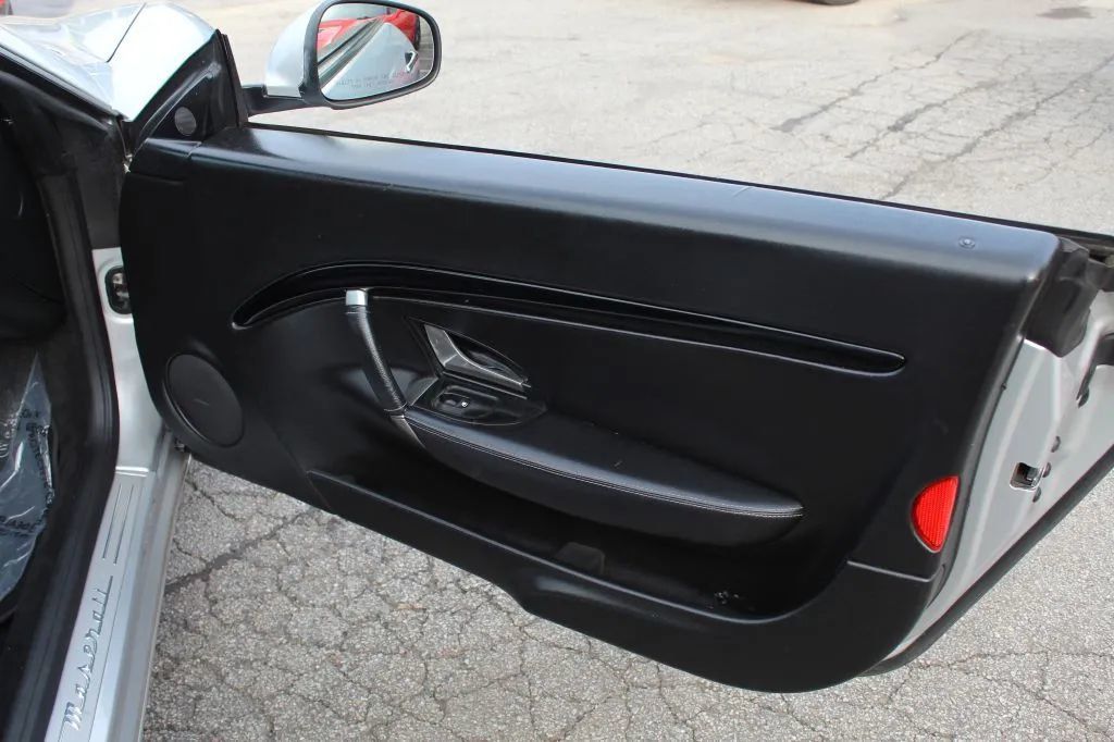 2011 Maserati GranTurismo Convertible 2dr - 23035580 - 33