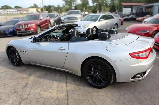 2011 Maserati GranTurismo Convertible CONVERTIBLE, PININFARINA, XENONS, CLEAN CARFAX, 20" WHEELS!!! - 22470257 - 4