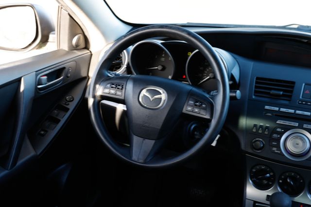 2011 Mazda Mazda3 4dr Sedan Automatic i Touring - 22974527 - 32