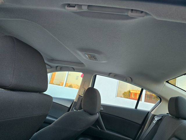 2011 Mazda Mazda3 4dr Sedan Manual i Touring - 23070872 - 11