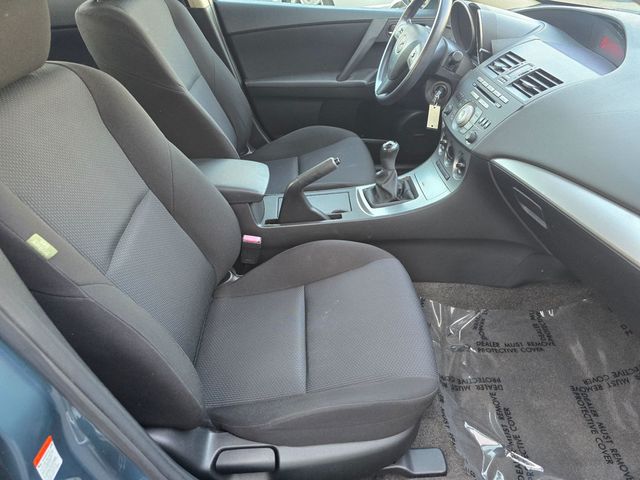 2011 Mazda Mazda3 4dr Sedan Manual i Touring - 23070872 - 17