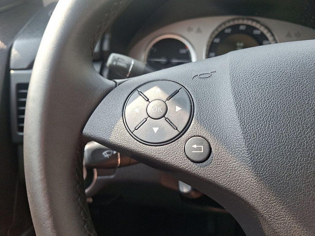 2011 Mercedes Benz GLK 350 4MATIC photo 22