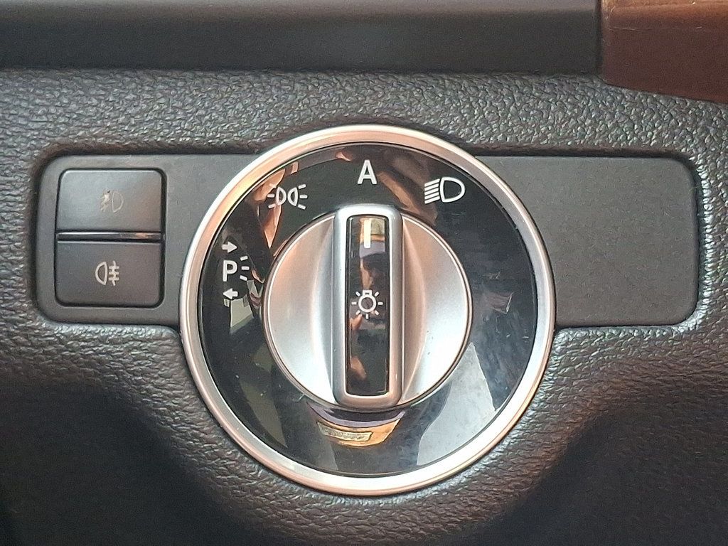 2011 Mercedes Benz GLK 350 4MATIC photo 28