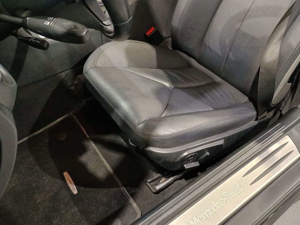 2011 Mercedes-Benz SLK SLK300 AMG Sport Clean Carfax - 23027666 - 18
