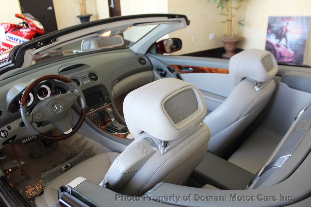 2011 Mercedes Benz SL photo 32