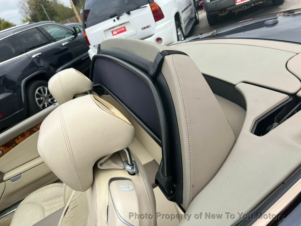 2011 Mercedes Benz SL 550 photo 22