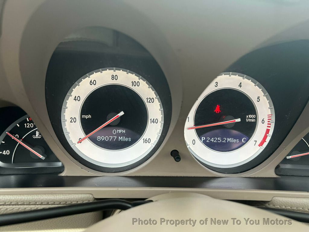 2011 Mercedes Benz SL 550 photo 6