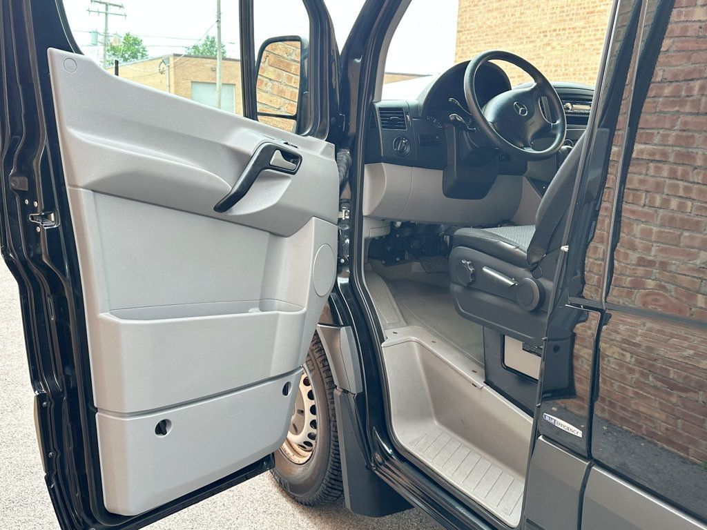 2011 Mercedes-Benz Sprinter Passenger 2500 - 23056482 - 16