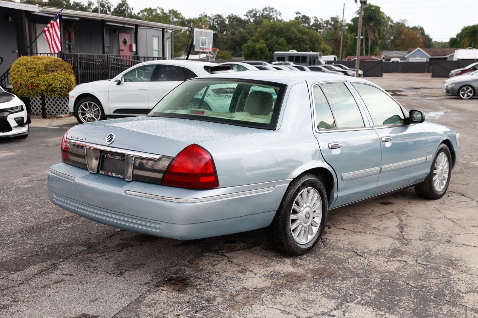 2011 Mercury Grand Marquis LS photo 11