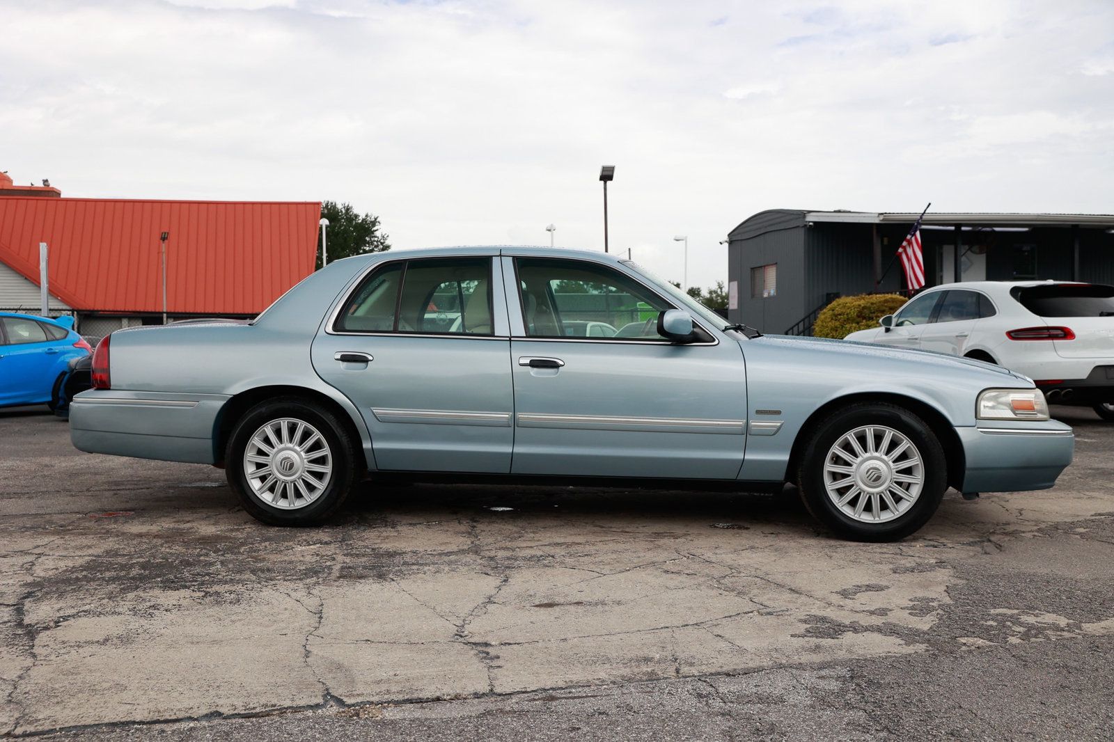 2011 Mercury Grand Marquis LS photo 12