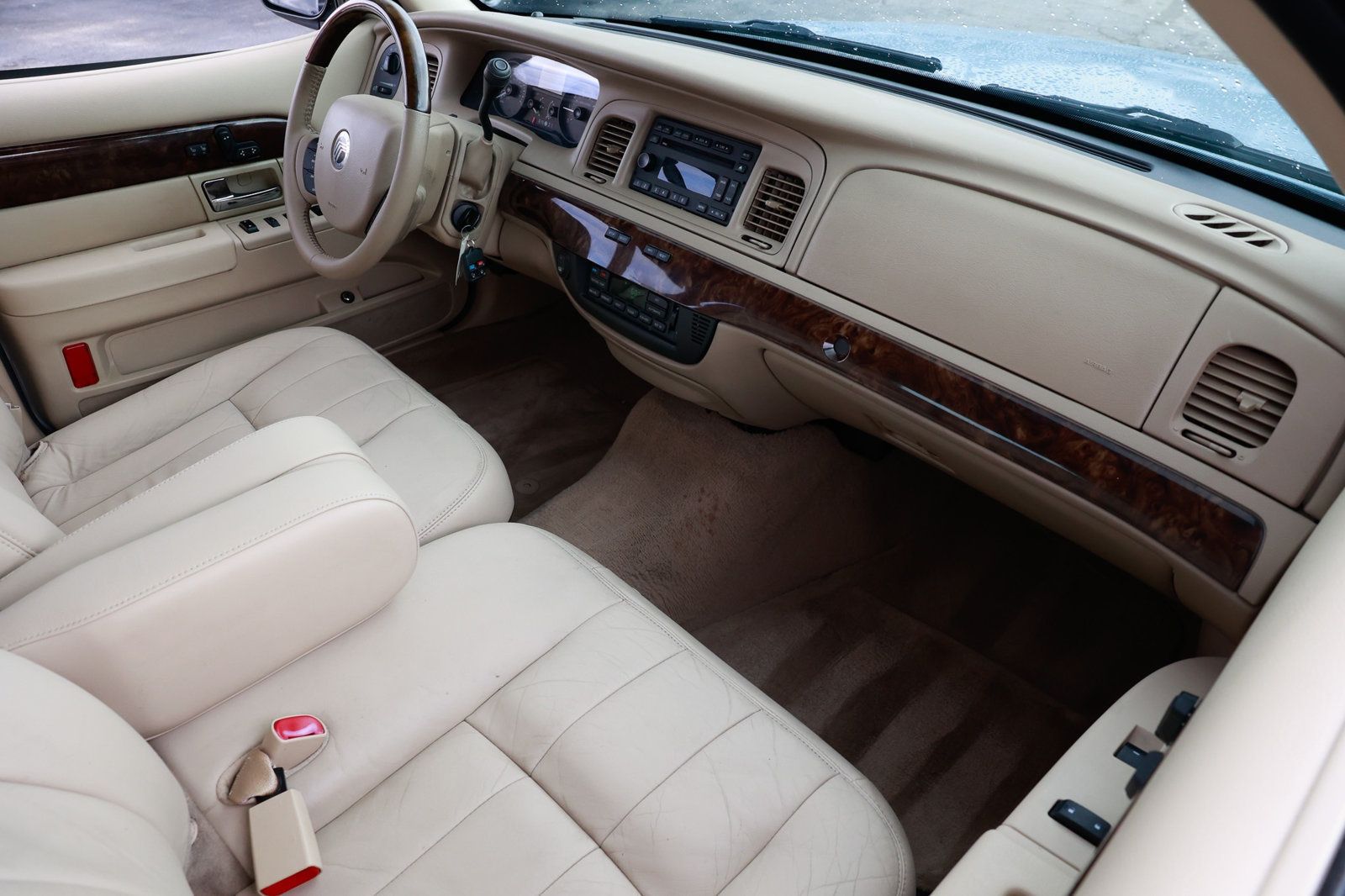 2011 Mercury Grand Marquis LS photo 15