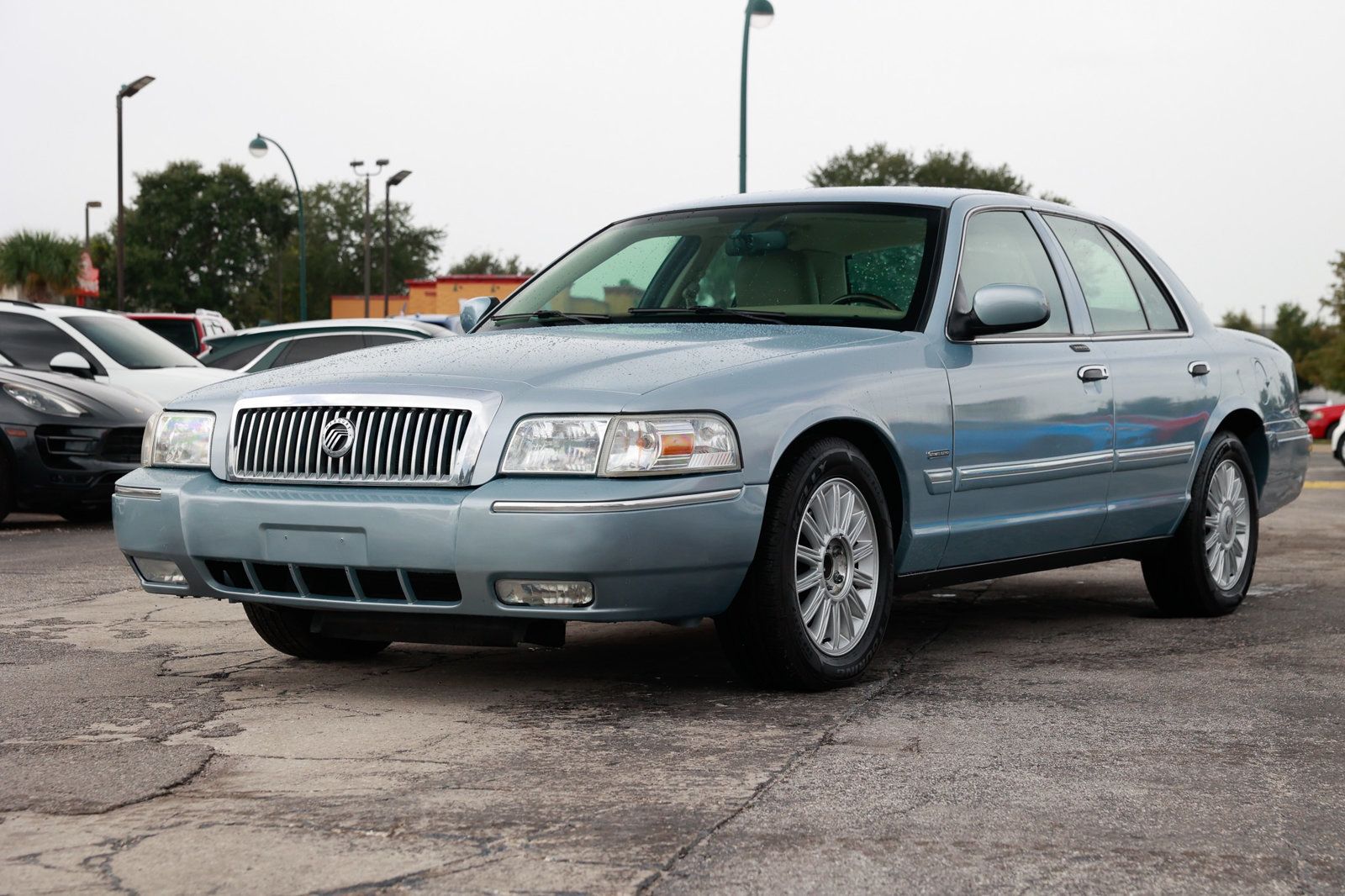 2011 Mercury Grand Marquis LS photo 2