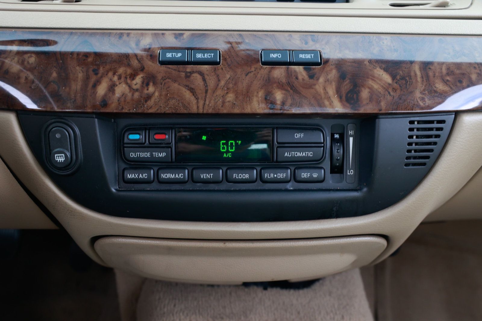 2011 Mercury Grand Marquis LS photo 29