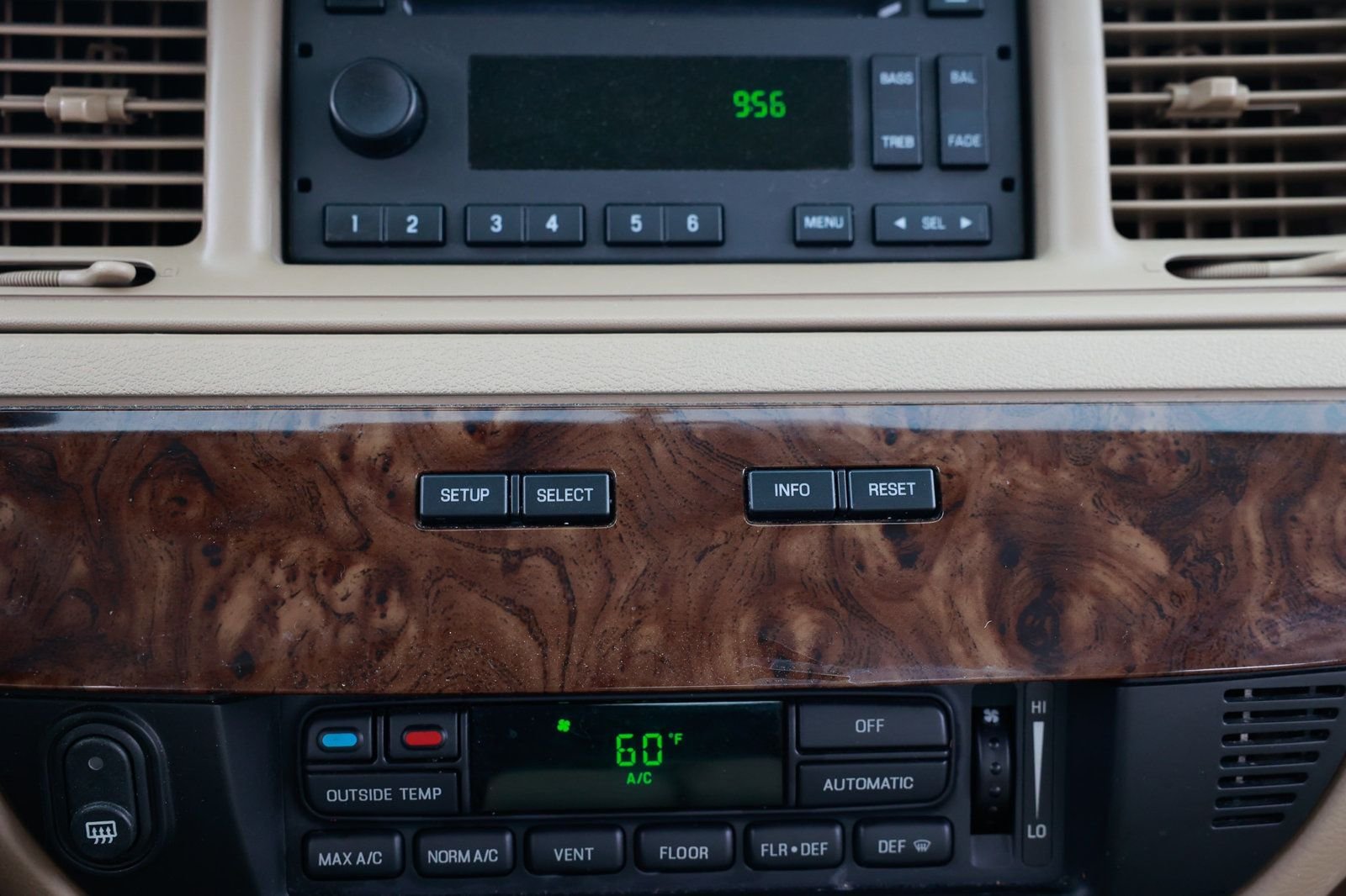 2011 Mercury Grand Marquis LS photo 31