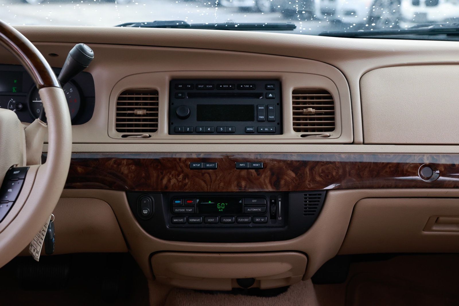 2011 Mercury Grand Marquis LS photo 33