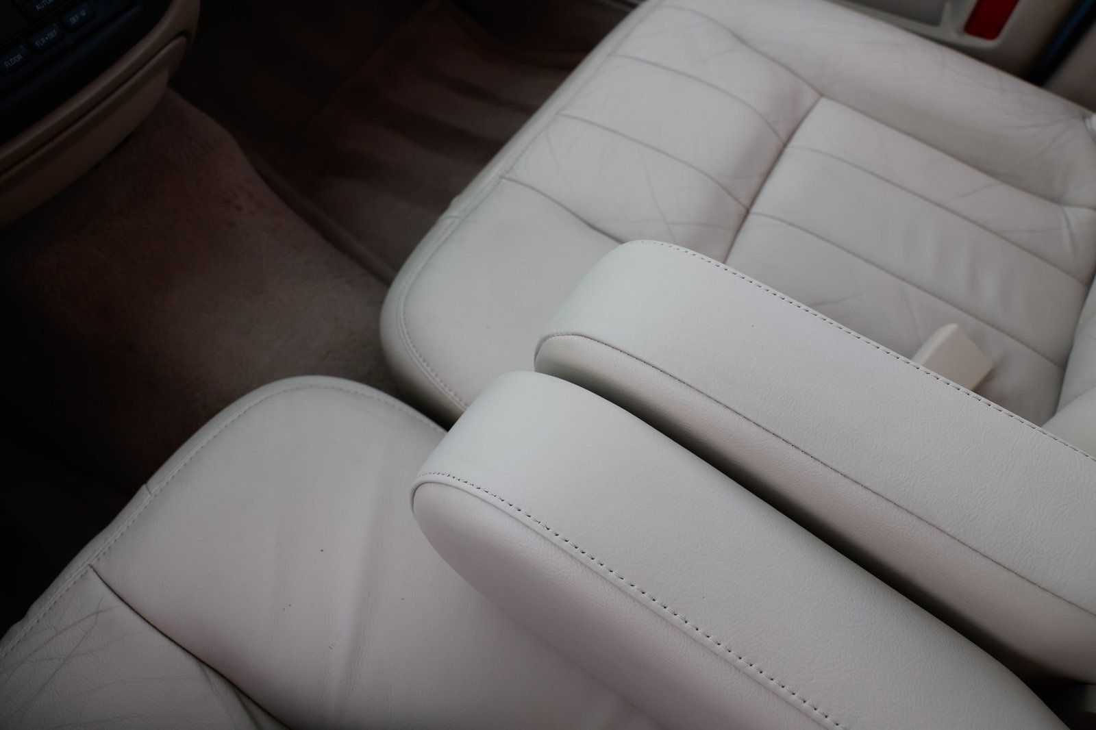 2011 Mercury Grand Marquis LS photo 35