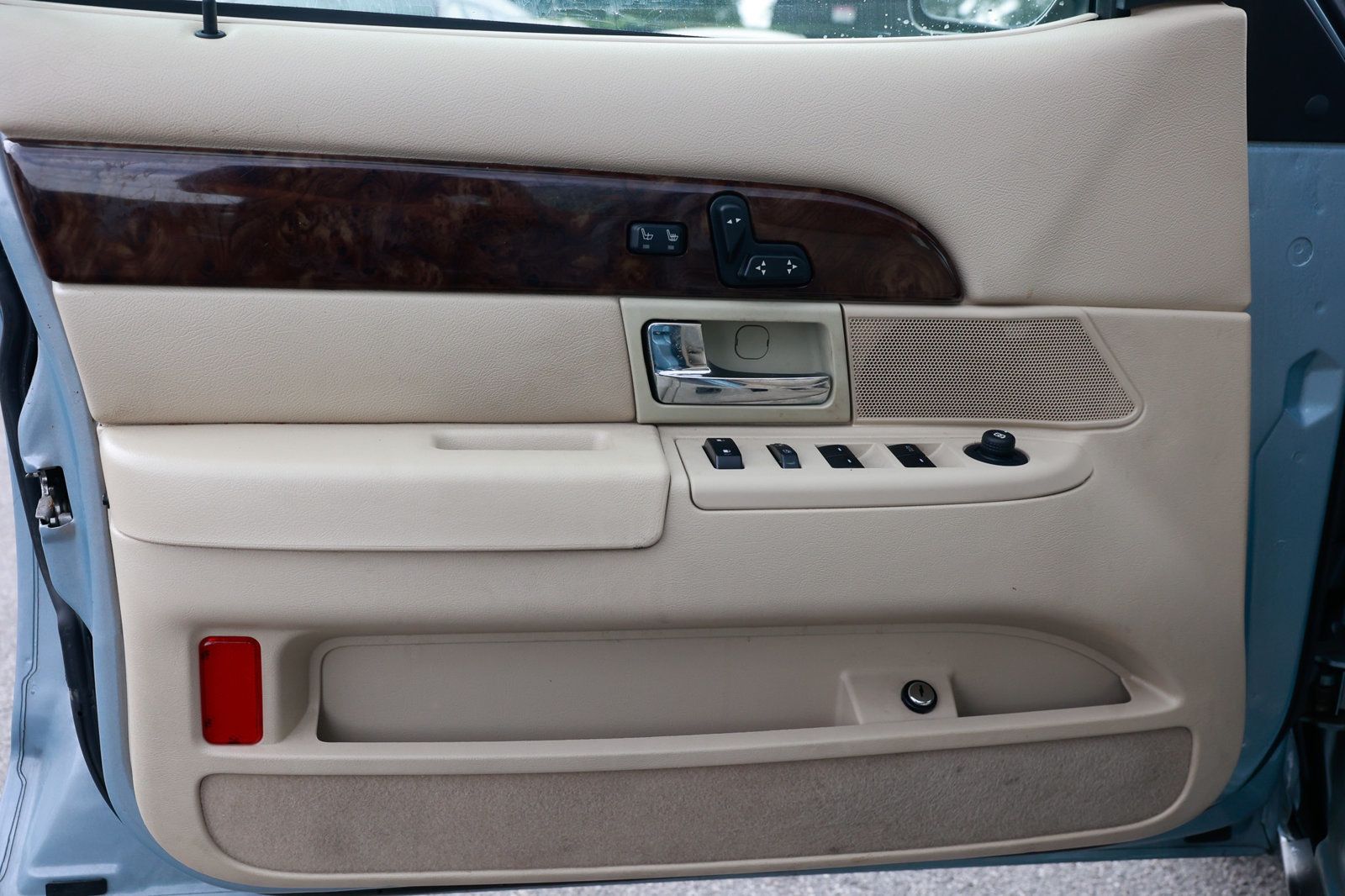 2011 Mercury Grand Marquis LS photo 36