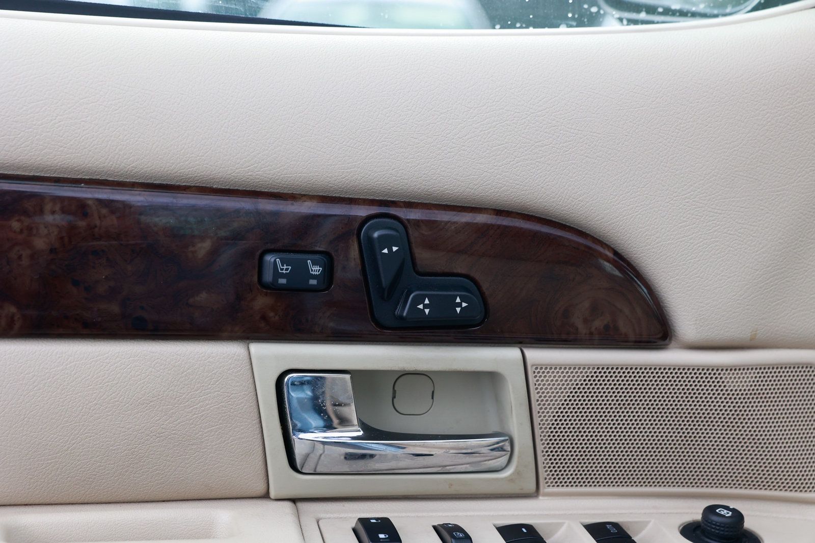 2011 Mercury Grand Marquis LS photo 37
