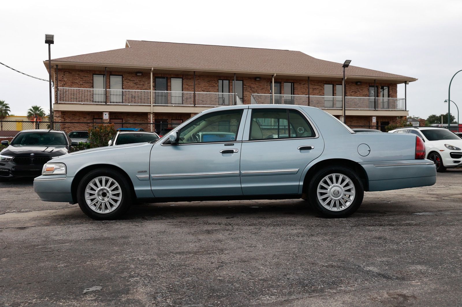 2011 Mercury Grand Marquis LS photo 4