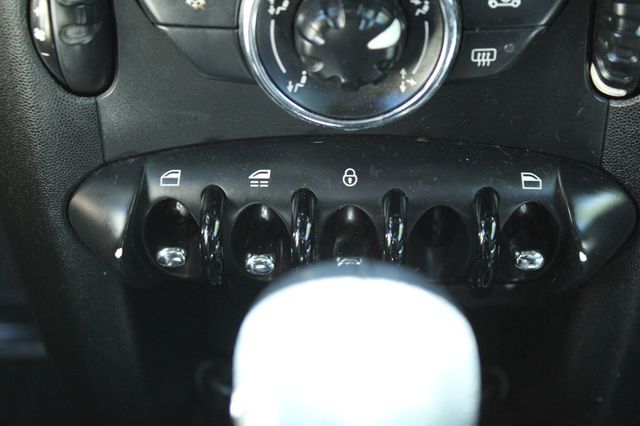 2011 MINI Cooper Convertible  - 23067942 - 22