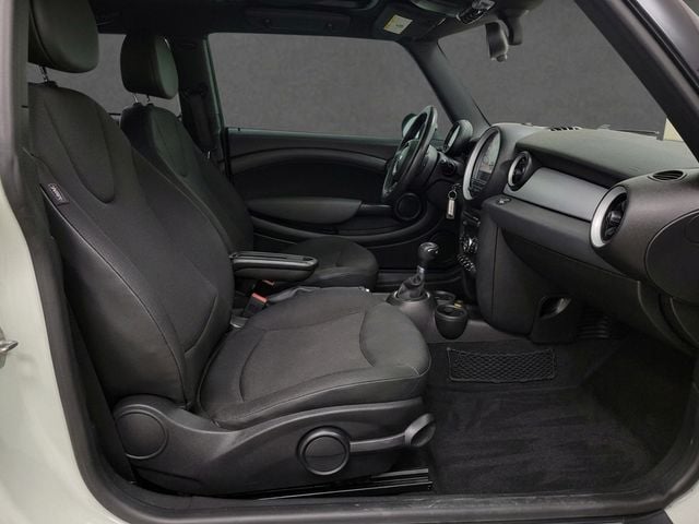 2011 MINI Cooper Hardtop 2 Door CLEAN CARFAX, ICE BLUE, SUNROOF, HEATED SEATS, COLD WEATHER PKG - 23023701 - 4