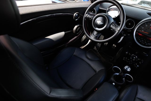 2011 MINI John Cooper Works Cooper Hardtop 2 Door - 22913055 - 21