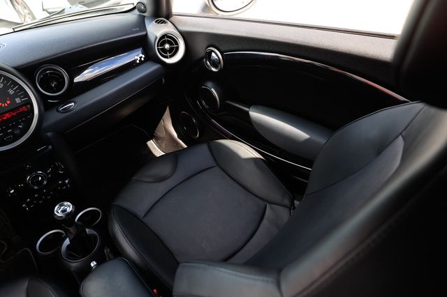 2011 MINI John Cooper Works Cooper Hardtop 2 Door - 22913055 - 23