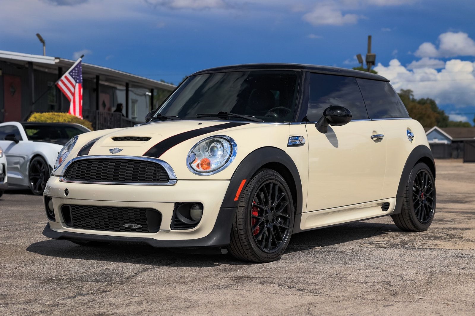 2011 Mini Cooper Hardtop John Cooper Works photo 3