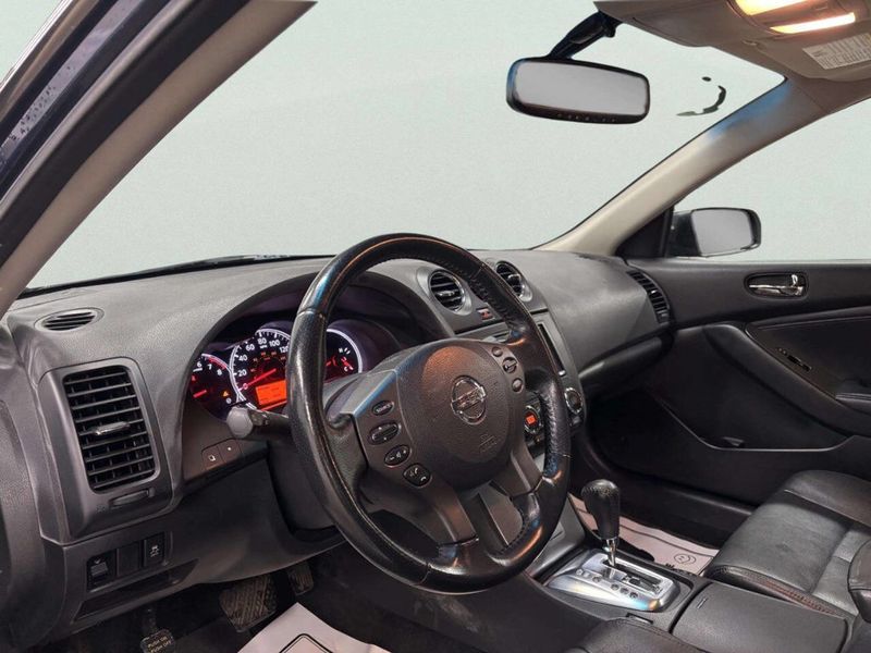 2011 Nissan Altima 4dr Sedan V6 CVT 3.5 SR - 22977670 - 9