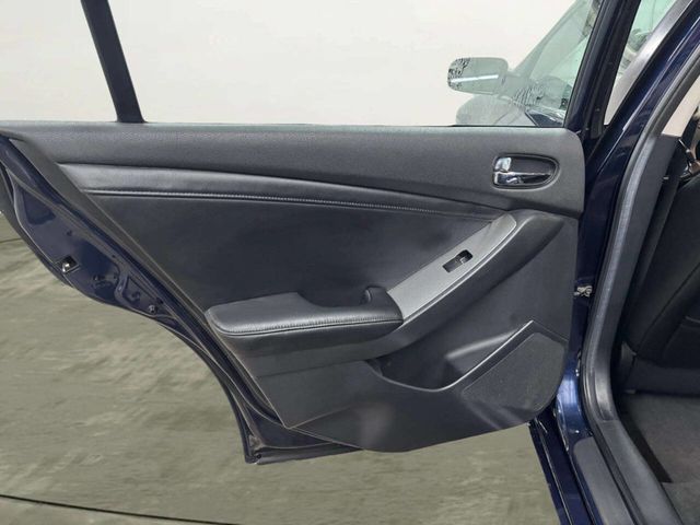 2011 Nissan Altima 4dr Sedan V6 CVT 3.5 SR - 22977670 - 12