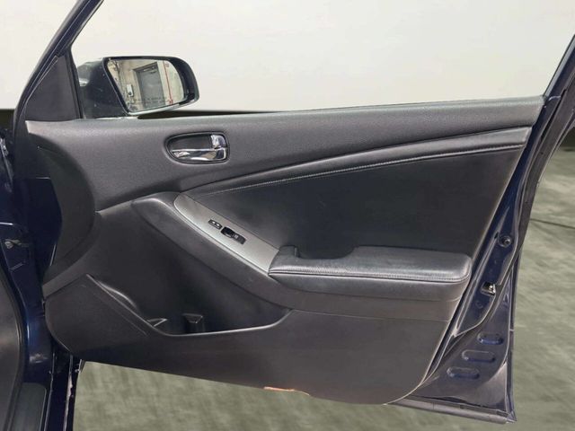 2011 Nissan Altima 4dr Sedan V6 CVT 3.5 SR - 22977670 - 17
