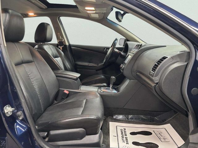 2011 Nissan Altima 4dr Sedan V6 CVT 3.5 SR - 22977670 - 19