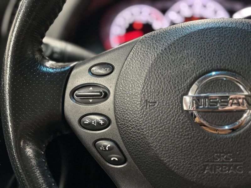 2011 Nissan Altima 4dr Sedan V6 CVT 3.5 SR - 22977670 - 26