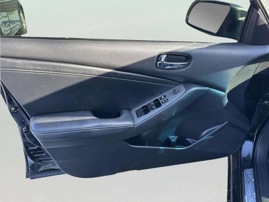 2011 Nissan Altima 4dr Sedan V6 CVT 3.5 SR - 22979244 - 9