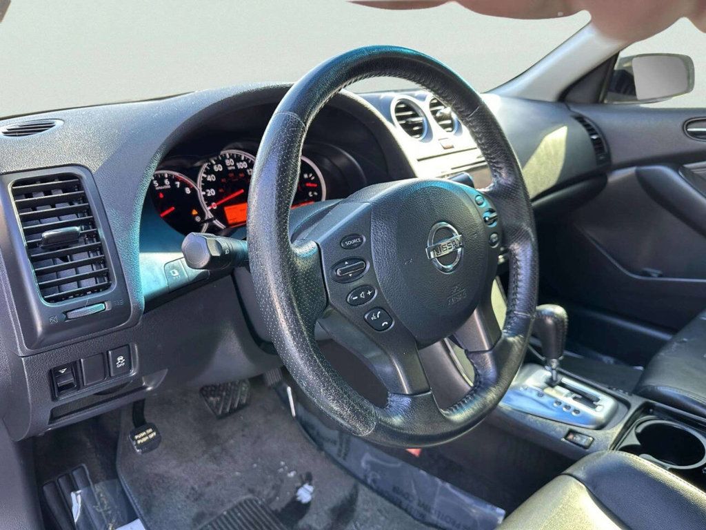 2011 Nissan Altima 4dr Sedan V6 CVT 3.5 SR - 22979244 - 11